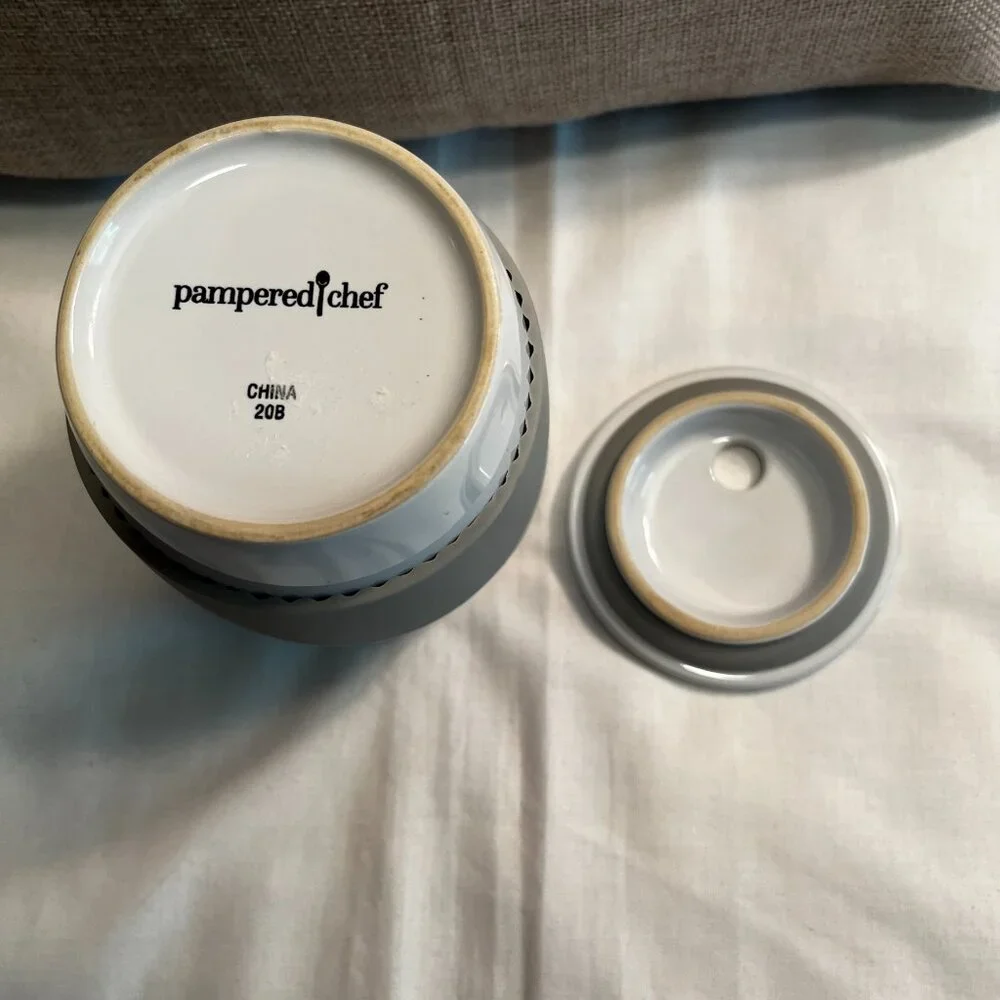 NWOT Pampered Chef egg/oatmeal cooker